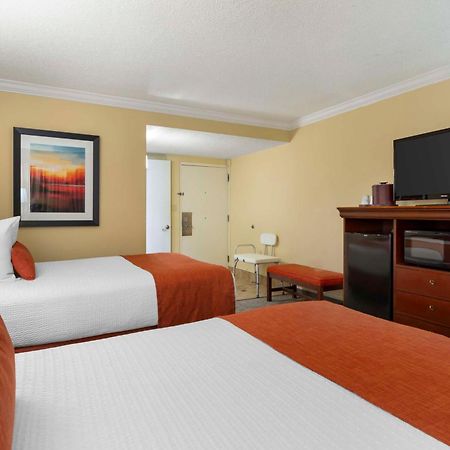 Best Western Plus Burlington Exterior photo