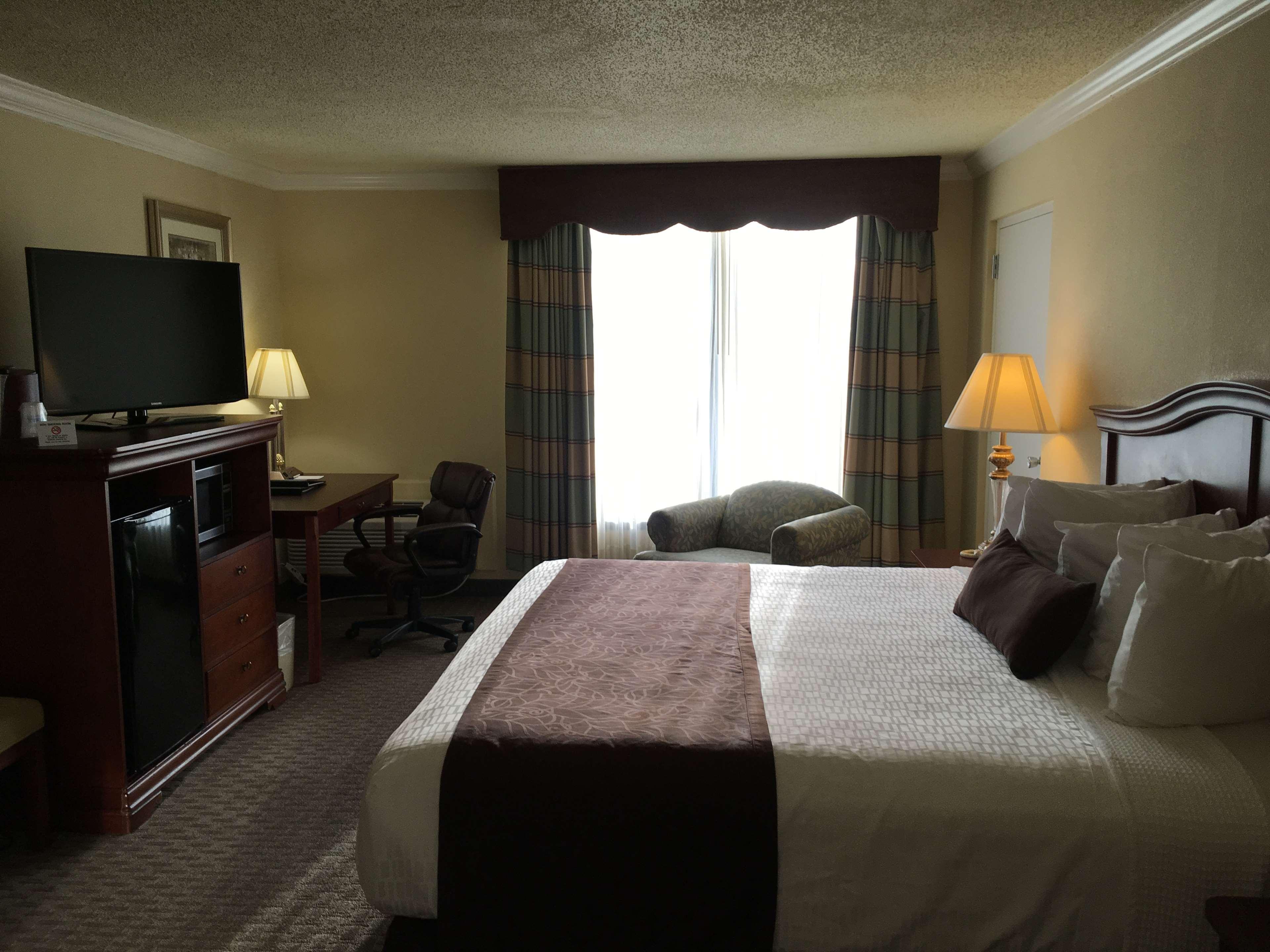 Best Western Plus Burlington Exterior photo