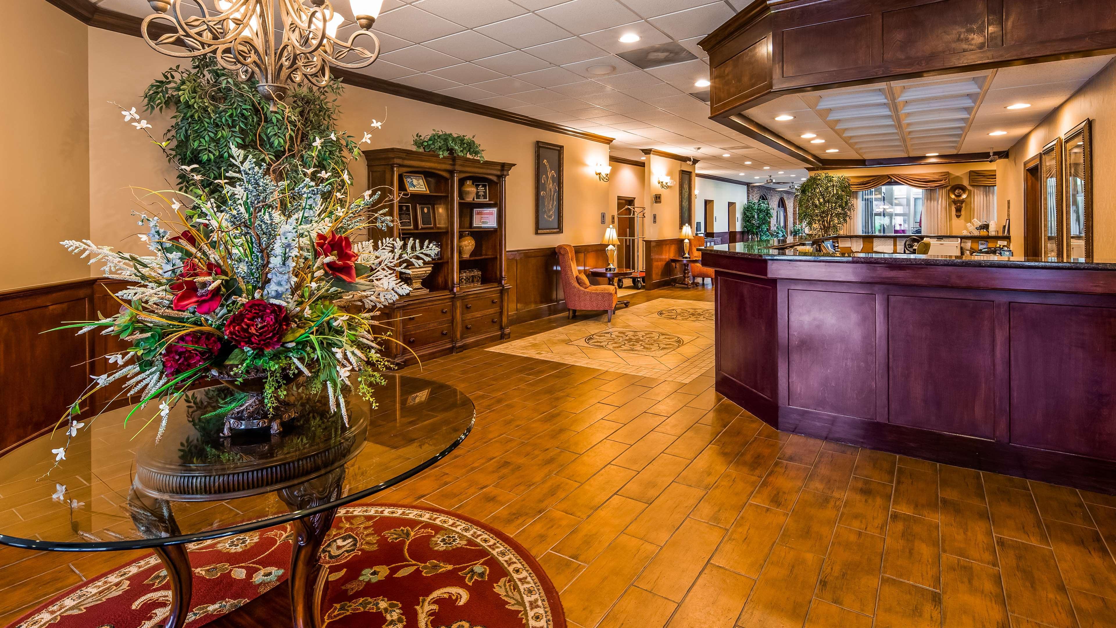 Best Western Plus Burlington Exterior photo