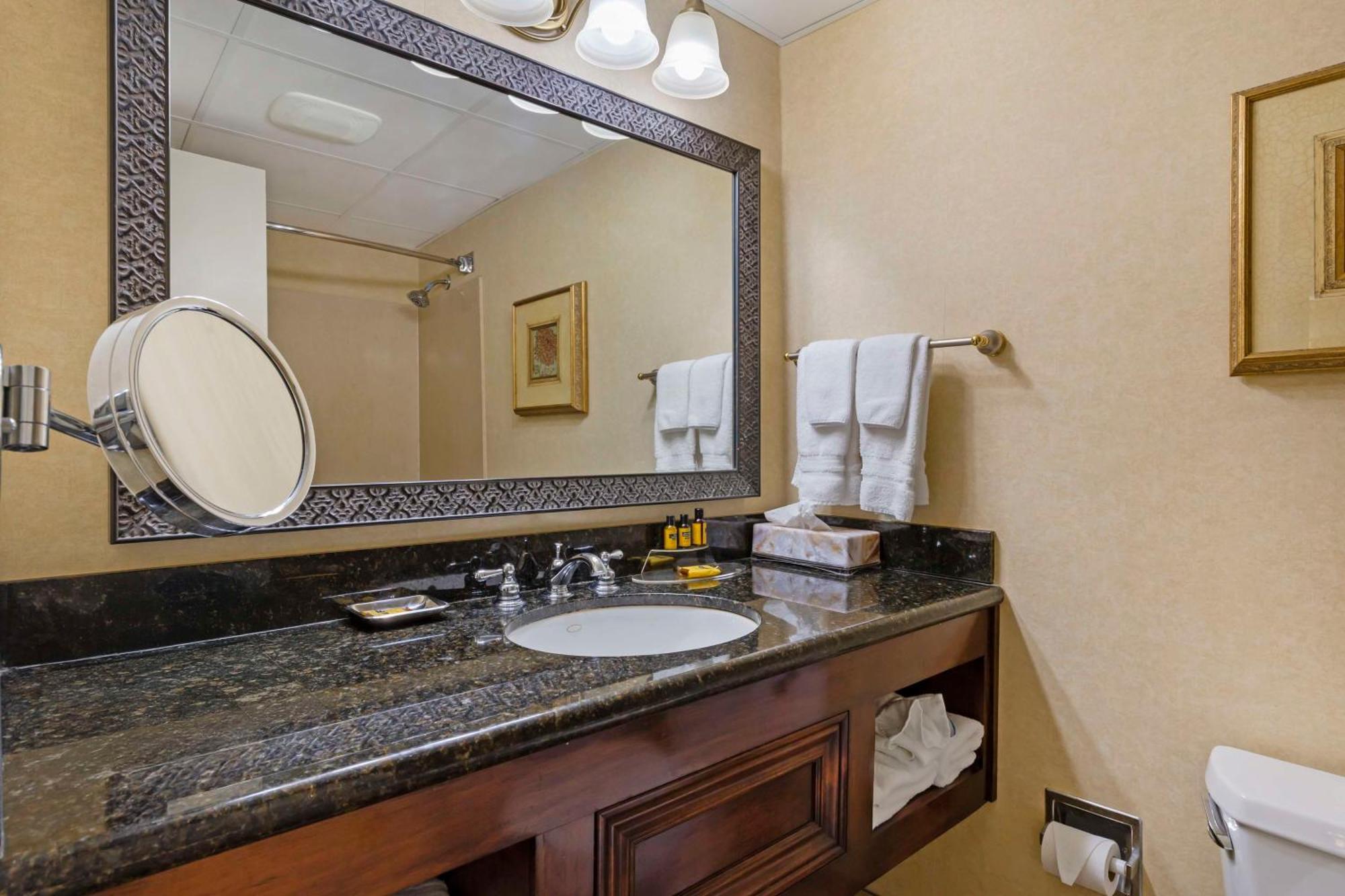Best Western Plus Burlington Exterior photo