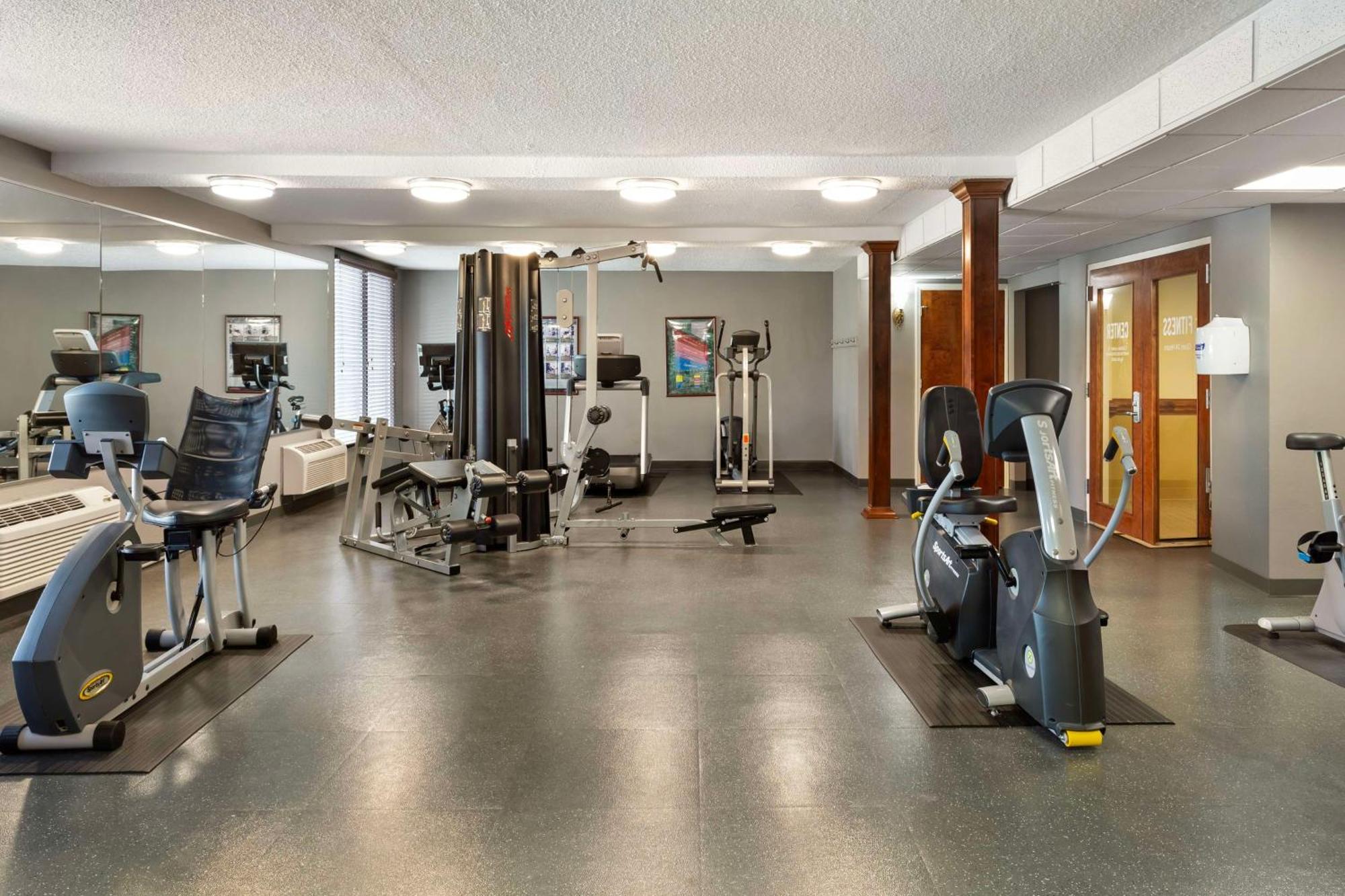 Best Western Plus Burlington Exterior photo