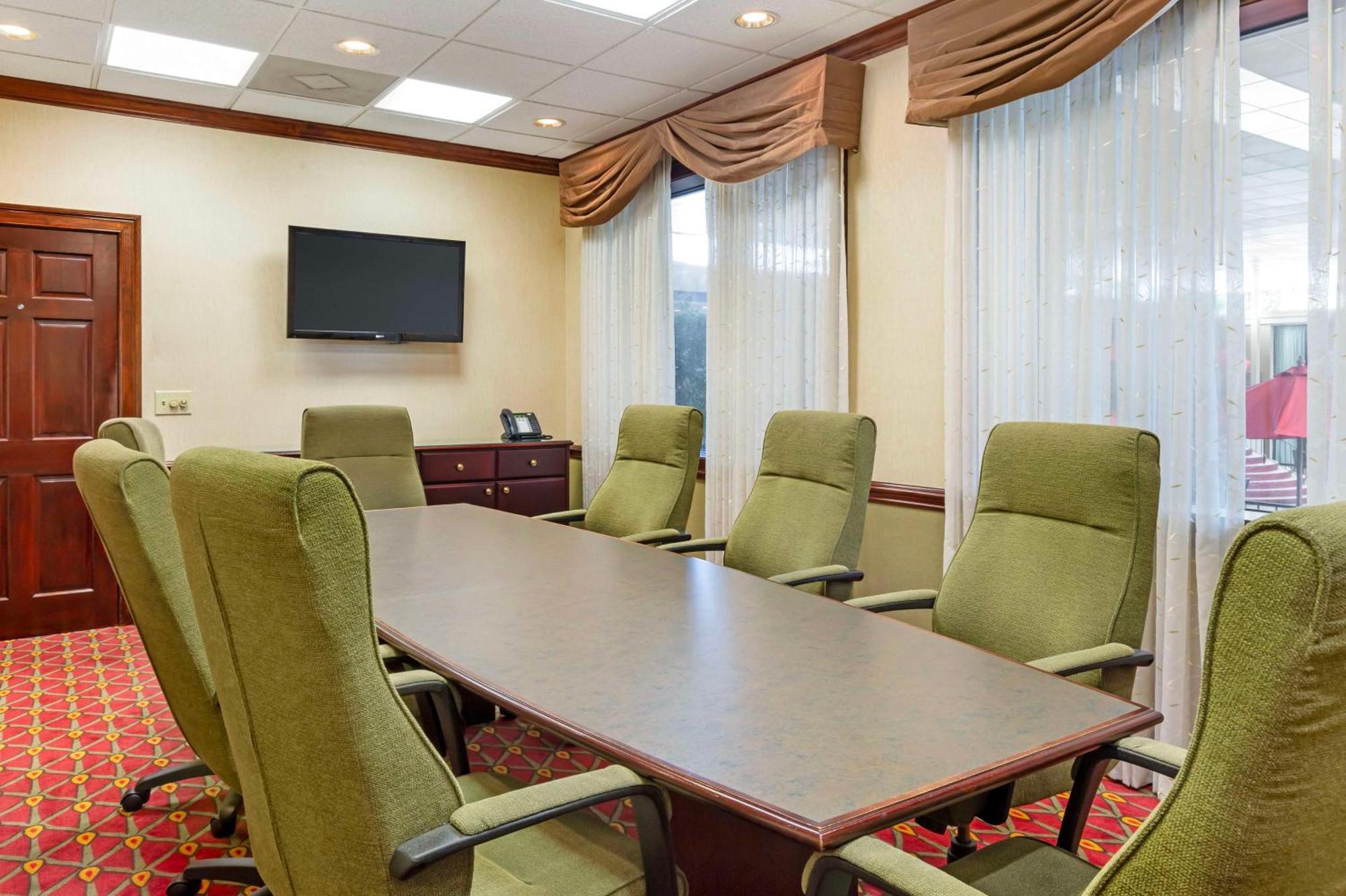 Best Western Plus Burlington Exterior photo