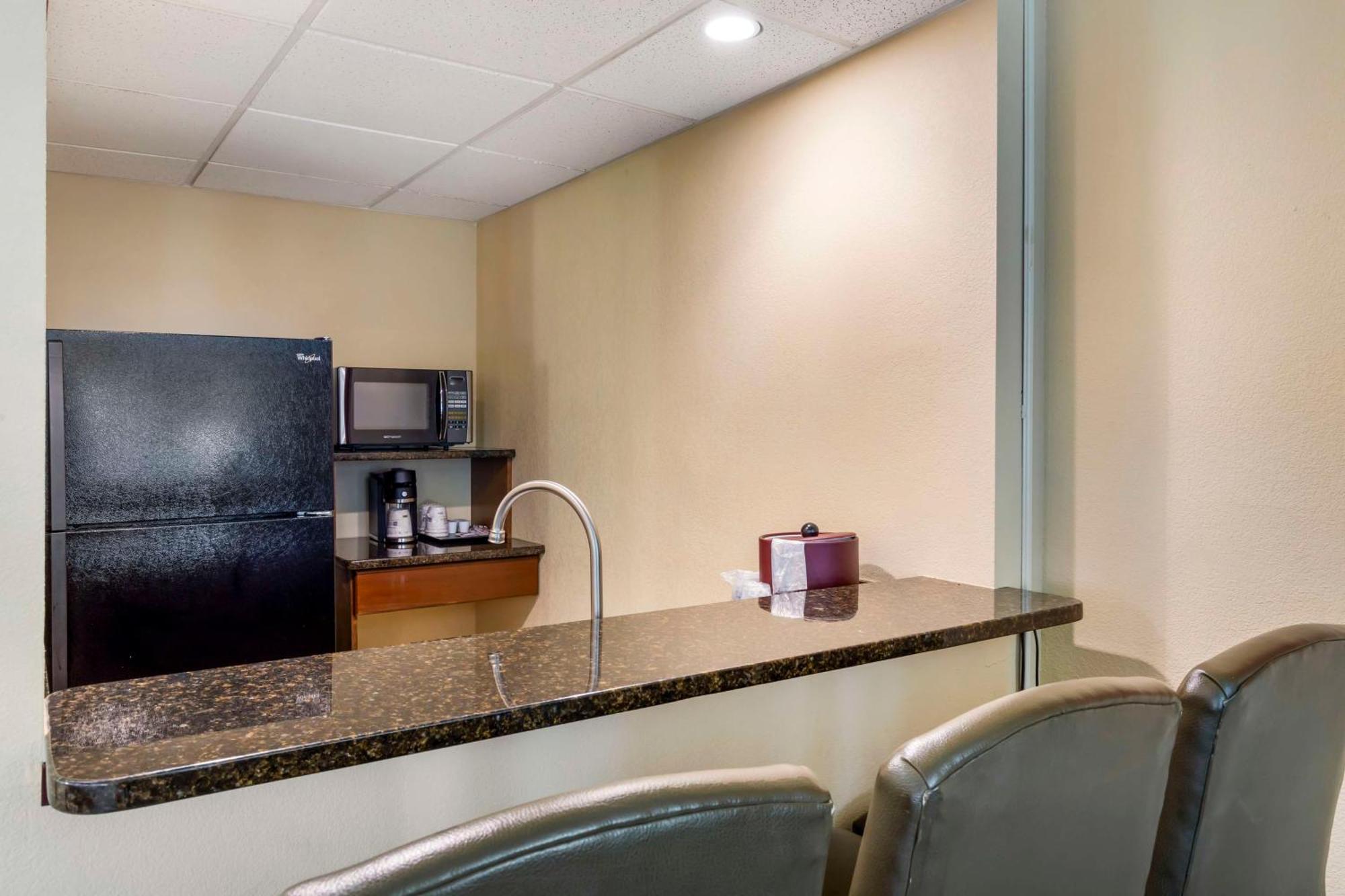 Best Western Plus Burlington Exterior photo