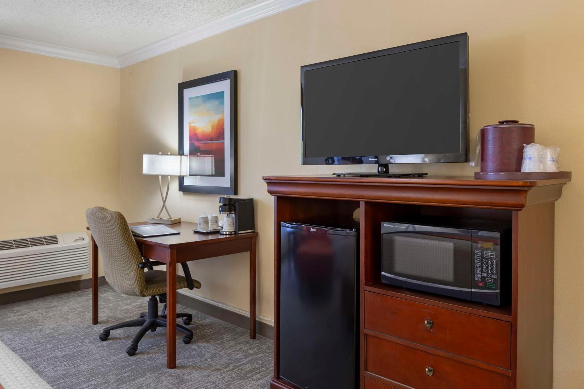 Best Western Plus Burlington Exterior photo